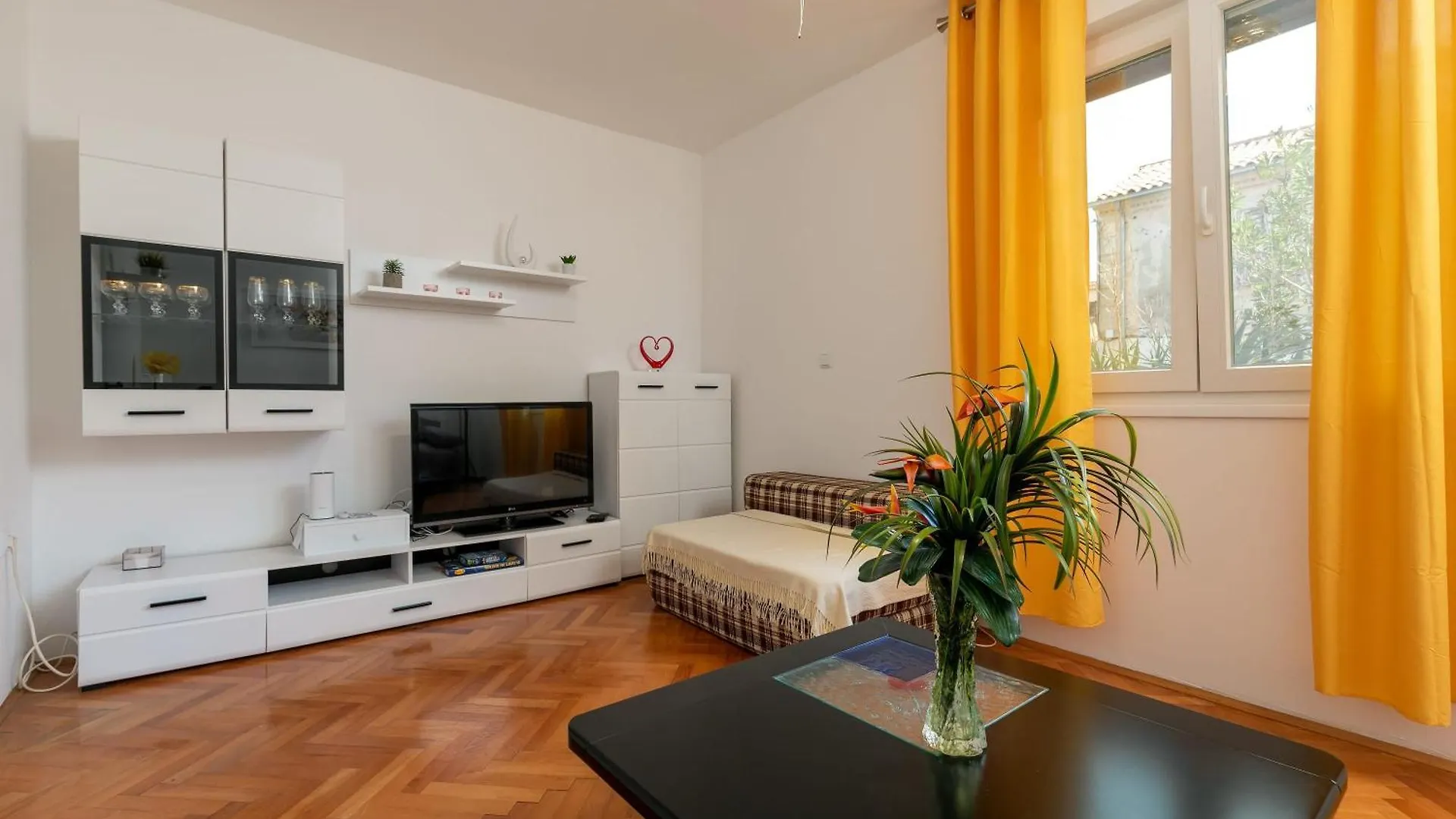 Two-Bedroom App 'Castegner' With Garden & Free Parking Pula Apartment